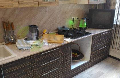 Кухня с фасадами из рамочного экошпона