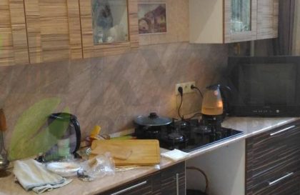 Кухня с фасадами из рамочного экошпона