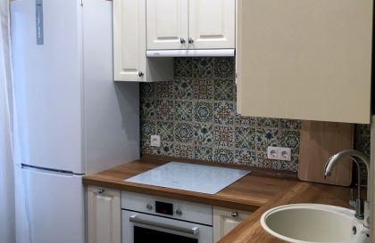 Светлая кухня Мелиса с фасадами из массива