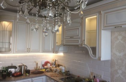 Угловая кухня Эллада с фасадами из МДФ в стиле классика