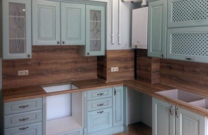 Голубая кухня Вернисаж с фасадами из шпонированного МДФ