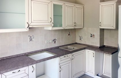Угловая кухня Валенсия с фасадами из МДФ с бронзовой патиной
