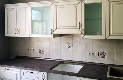 Угловая кухня Валенсия с фасадами из МДФ с бронзовой патиной