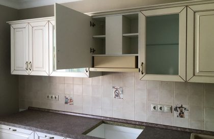 Угловая кухня Валенсия с фасадами из МДФ с бронзовой патиной