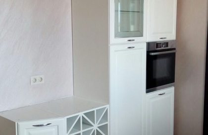 Угловая кухня Европа с фасадами из эмалированной МДФ
