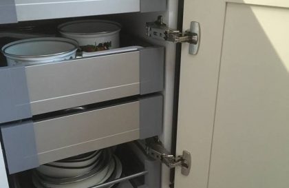 Кухня с фасадами из массива Черешни тип 15 в стиле классика