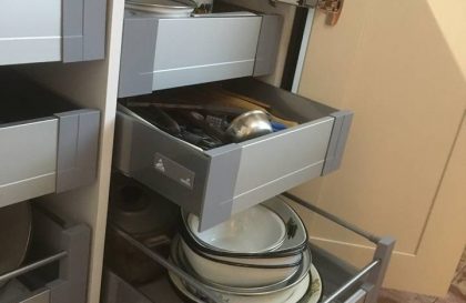Кухня с фасадами из массива Черешни тип 15 в стиле классика