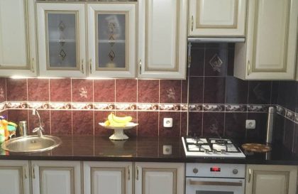 Кухня с фасадами из массива Черешни тип 15 в стиле классика