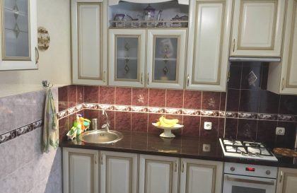Кухня с фасадами из массива Черешни тип 15 в стиле классика