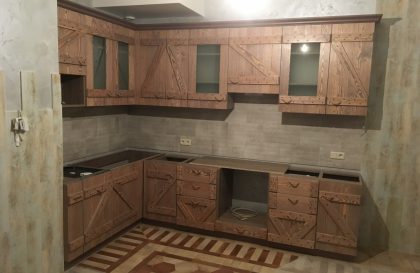 Угловая кухня Викенд с фасадами из массива сосны