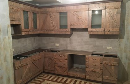 Угловая кухня Викенд с фасадами из массива сосны