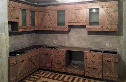 Угловая кухня Викенд с фасадами из массива сосны