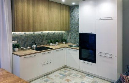 Угловая кухня ЗОВ с фасадами облицованными натуральным шпоном