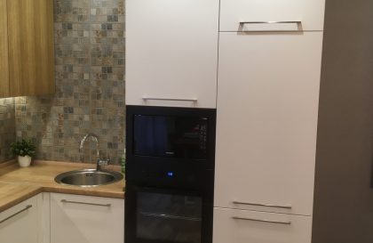 Угловая кухня ЗОВ с фасадами облицованными натуральным шпоном