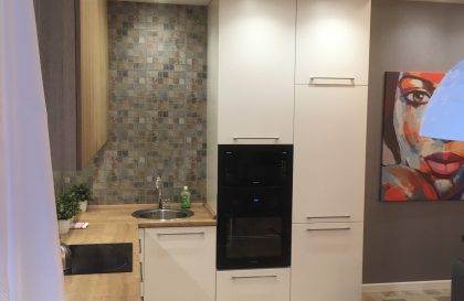 Угловая кухня ЗОВ с фасадами облицованными натуральным шпоном