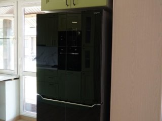 Современная кухня из массива дерева Рома