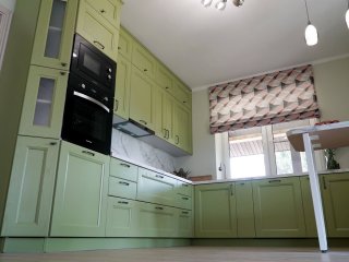 Современная кухня из массива дерева Рома