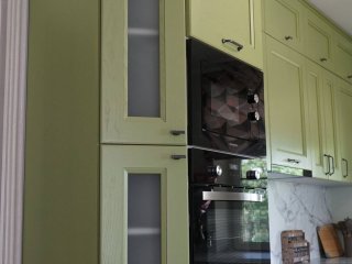 Современная кухня из массива дерева Рома