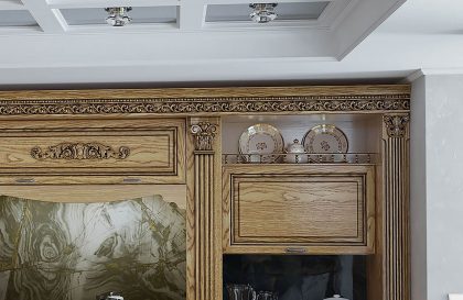 Кухня из массива дерева Торино в неоклассическом стиле