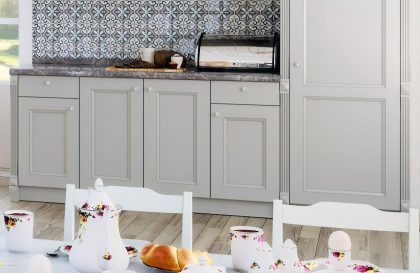 Кухня Рома в стиле Кантри с фасадами из массива дерева
