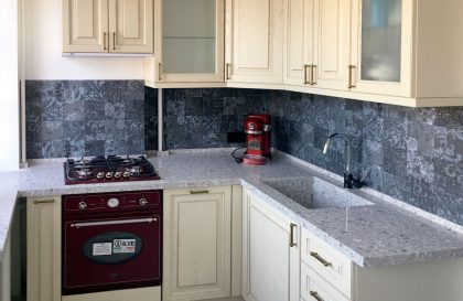 Кухня из массива дерева Милана в цвете слоновая кость