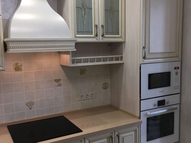 Кухня Buona Sera с фасадами Новара из массива дуба