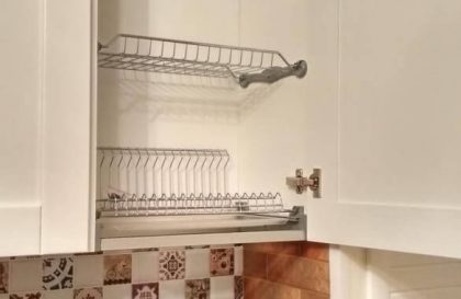 Угловая кухня Альба с фасадами из массива в белом исполнении