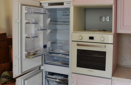 Розовая угловая кухня Роза с фасадами из МДФ в стиле Неоклассика