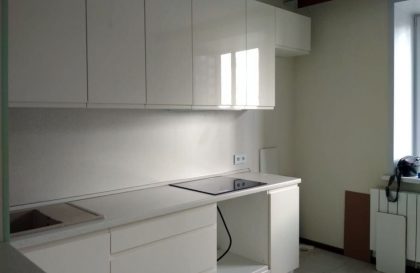 Кухня Бриз с фасадами со скрытой ручкой из МДФ