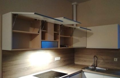 Кухня Фуксия с фасадами с алюминиевым профилем из МДФ