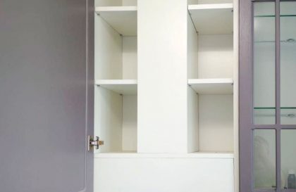 Кухня Астра из массива дерева со вставкой из шпонированного МДФ