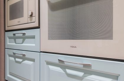 Голубая кухня из МДФ эмаль Роза
