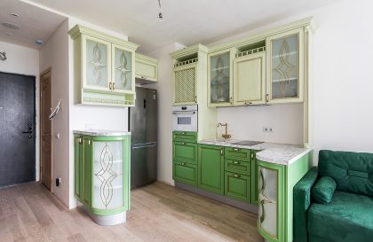 Кухня из массива дуба зеленого цвета Флоренция