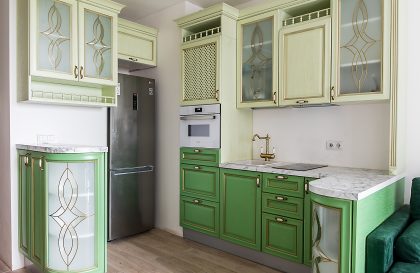 Кухня из массива дуба зеленого цвета Флоренция