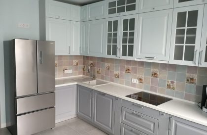 Серая кухня МДФ в эмали Роза угловая