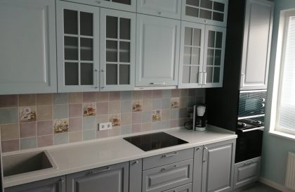 Серая кухня МДФ в эмали Роза угловая