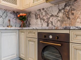 Кухня Женева с фасадами из массива в классическом стиле