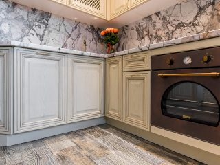 Кухня Женева с фасадами из массива в классическом стиле