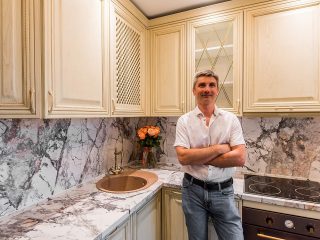 Кухня Женева с фасадами из массива в классическом стиле