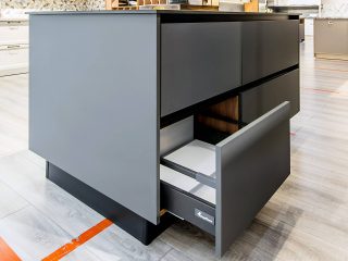 Современная кухня без ручек Россо