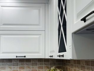 Белая кухня из МДФ в эмали Роза