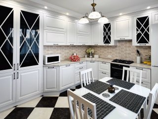 Белая кухня из МДФ в эмали Роза