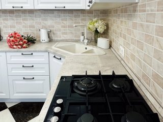 Белая кухня из МДФ в эмали Роза