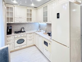 Классическая кухня Европа - эмаль кремовая с золотой патиной
