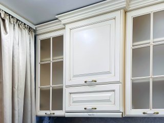 Классическая кухня Европа - эмаль кремовая с золотой патиной