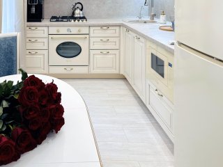 Классическая кухня Европа - эмаль кремовая с золотой патиной