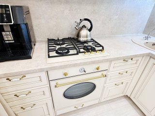 Классическая кухня Европа - эмаль кремовая с золотой патиной