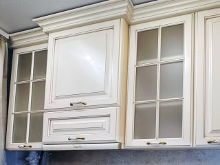 Классическая кухня Европа - эмаль кремовая с золотой патиной