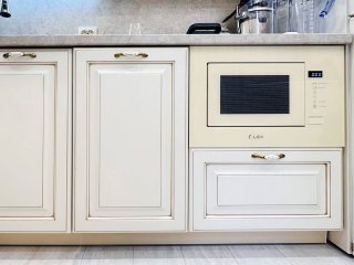 Классическая кухня Европа - эмаль кремовая с золотой патиной