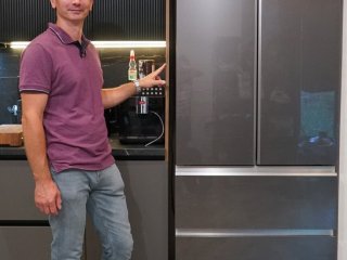 Современная кухни Россо в стиле Лофт под потолок и без ручек